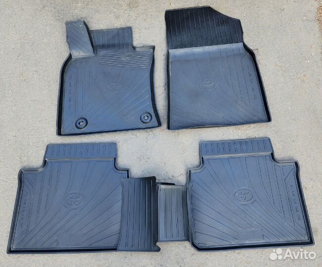 Оригинальные коврики Toyota Camry 70