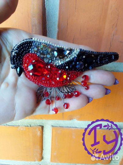 Брошь ручной работы Снегирь