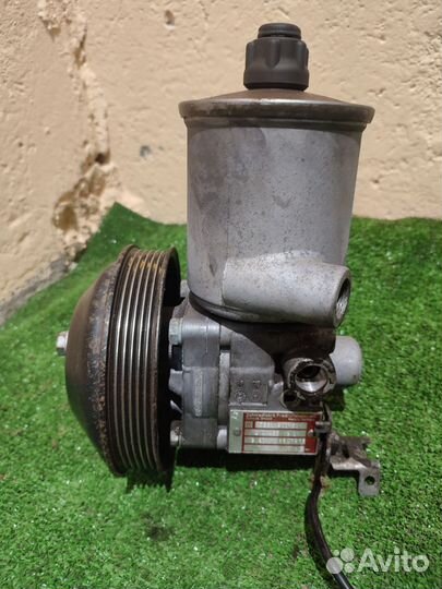 Насос гур Mercedes-Benz w124 m111 2.2
