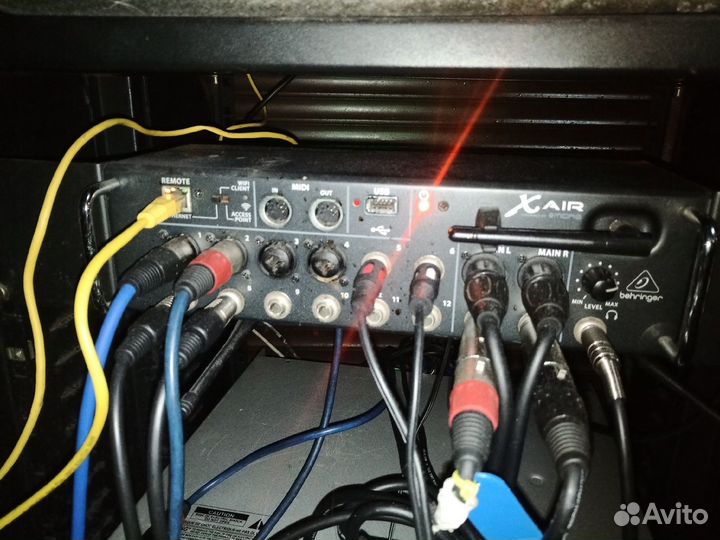 Клубный-студийный микшер behringer xr12