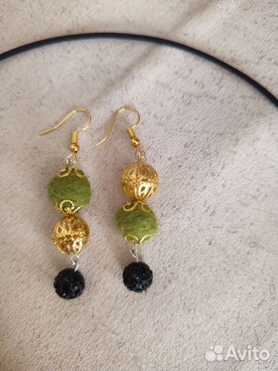 Комплект: украшение на шею и серьги