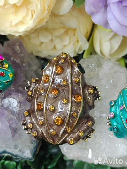 Брошь лягушка