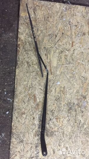 Поводок стеклоочистителя правый Dodge 5 05113044AB