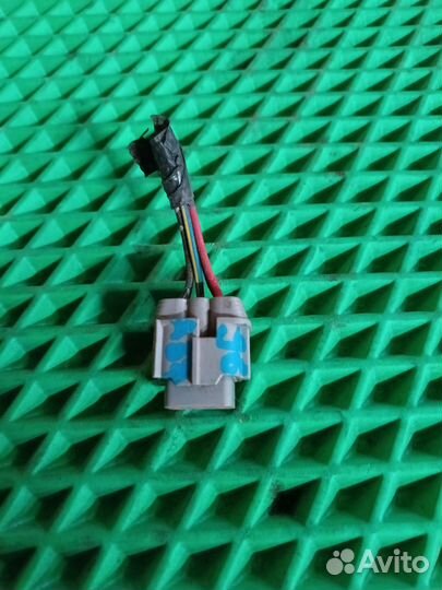 Разъём мотора стеклоочистителя Nissan Maxima