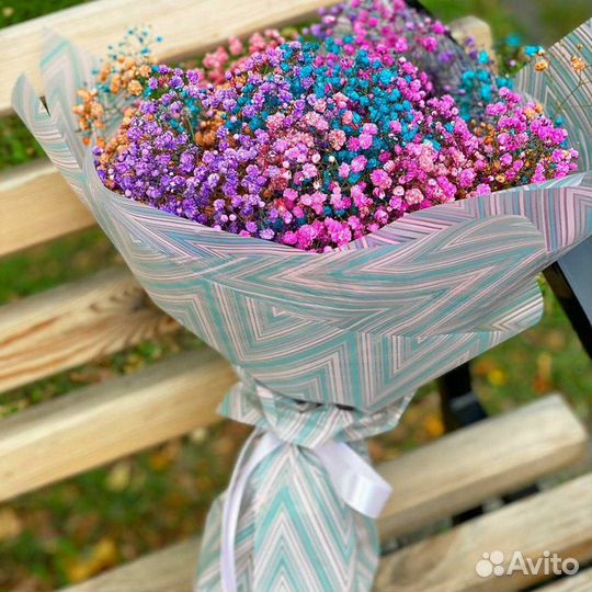 Радужный букет из гипсофилы