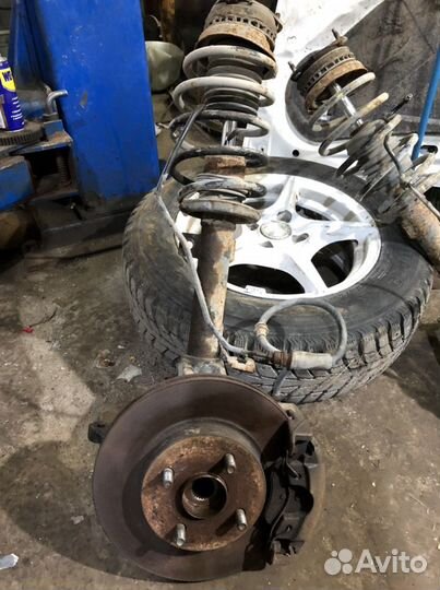 Кулак в зборе со ступицей стойкой и суппортом от м