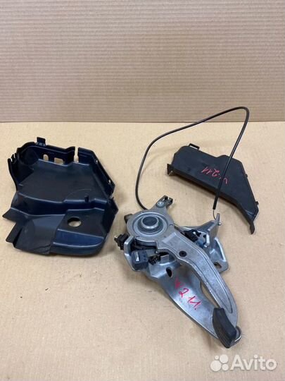 Педаль стояночного тормоза Mercedes-Benz E-Class