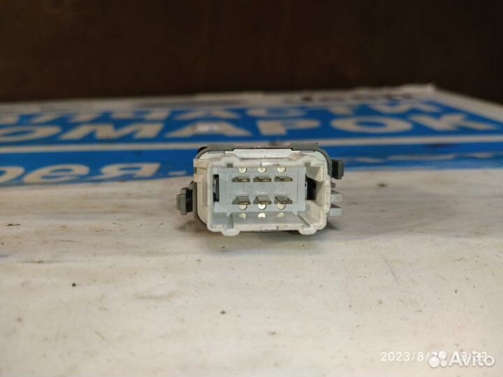 Кнопка центрального замка Nissan Primera P12 01-08