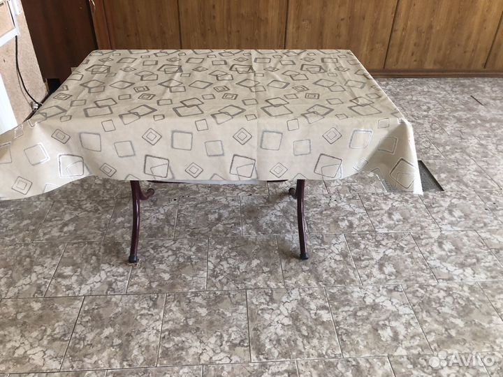Кухонный стол