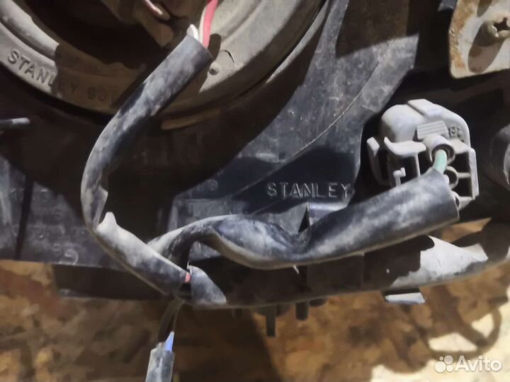 Фара левая б/у Mitsubishi Lancer 10