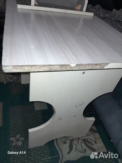 Стол и стулья