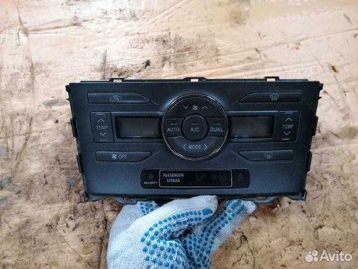 Блок управления климат-контролем Toyota Auris