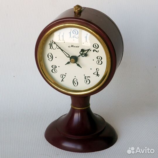 Винтажные часы настольные Маяк 1980е СССР интерьер