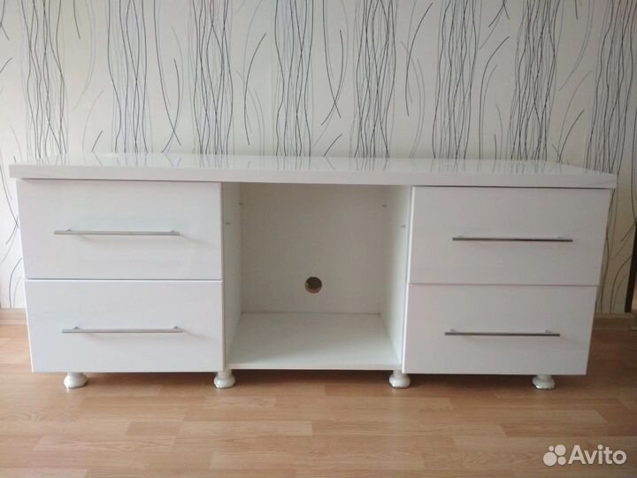 Тумба в гостиную