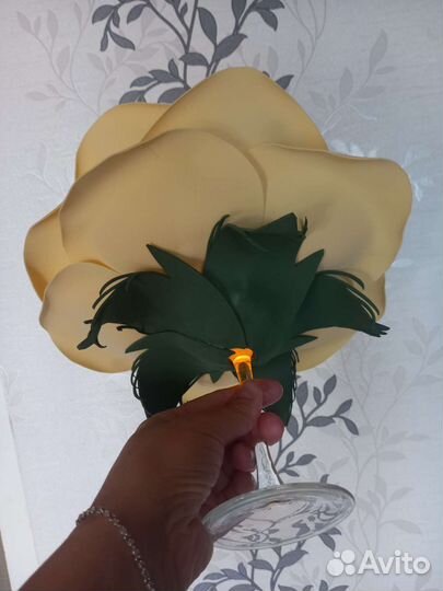 Роза на бокале с диодной свечкой