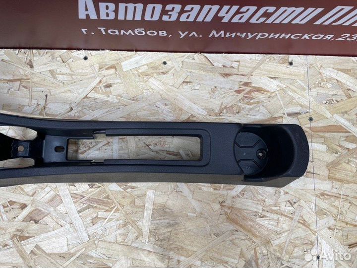 Консоль между сидений LADA X-Ray