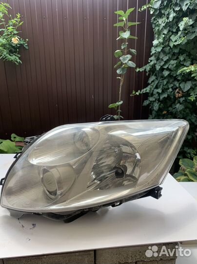 Фара левая toyota auris