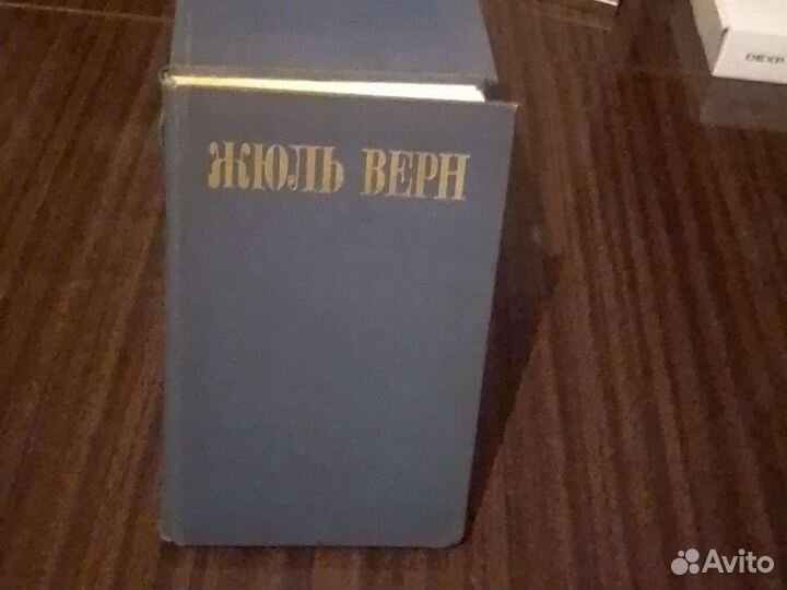 Продам книги много