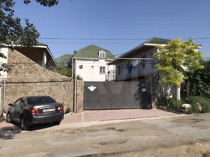 Дом 1010 м² на участке 6,5 сот.