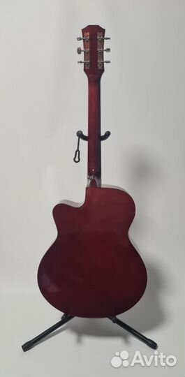 Полноразмерная акустическая гитара