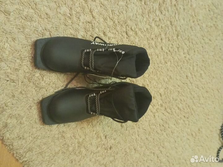 Лыжные ботинки