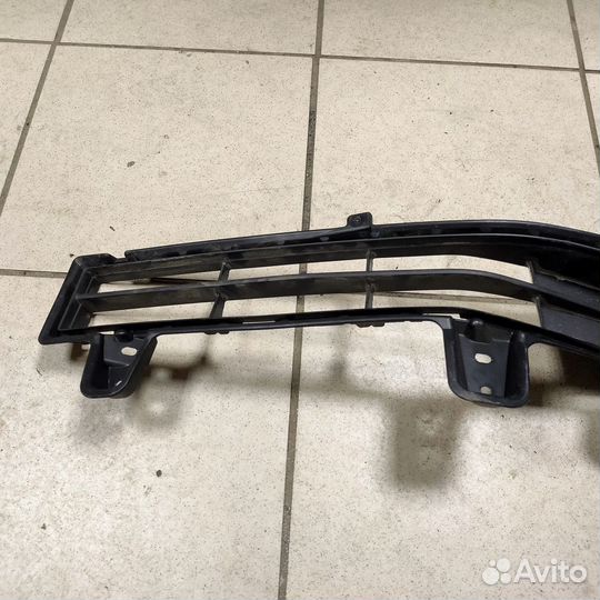 Решетка правая Toyota LC200 15- Оригинал