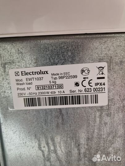 Стиральная машина Electrolux EWT 1037 вертикальная