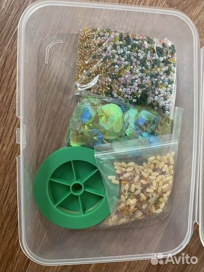 Набор бусин и бисера