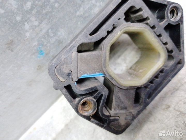 Кронштейн радиатора Skoda Octavia (A5 1Z)