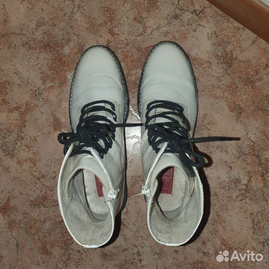 Белые ботинки