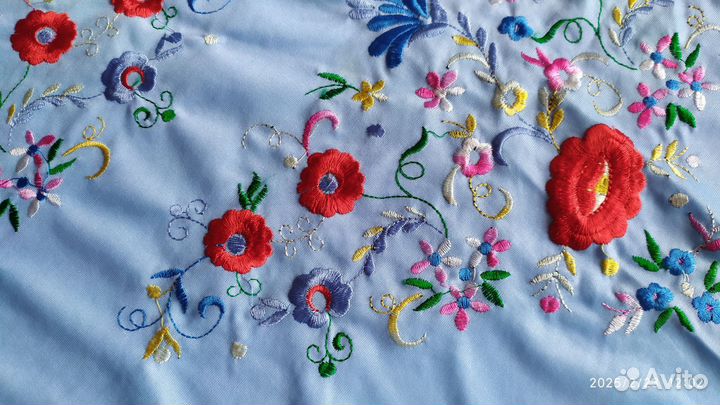 Платок с вышивкой