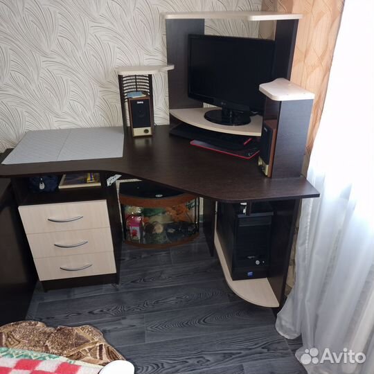 Компьютерный стол