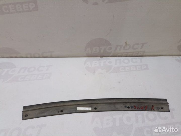 Уплотнитель капота Volkswagen Jetta A6 cfna 2014