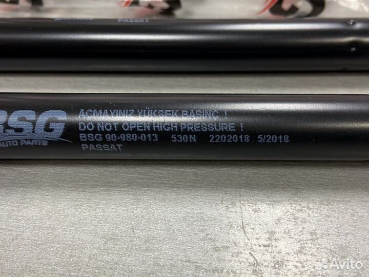 Амортизатор крышки багажника vw b5 2шт