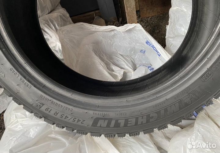 Michelin X-Ice North 4 245/45 R19