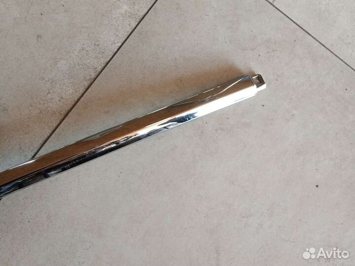 Молдинг переднего спойлера Toyota Land Cruiser 200