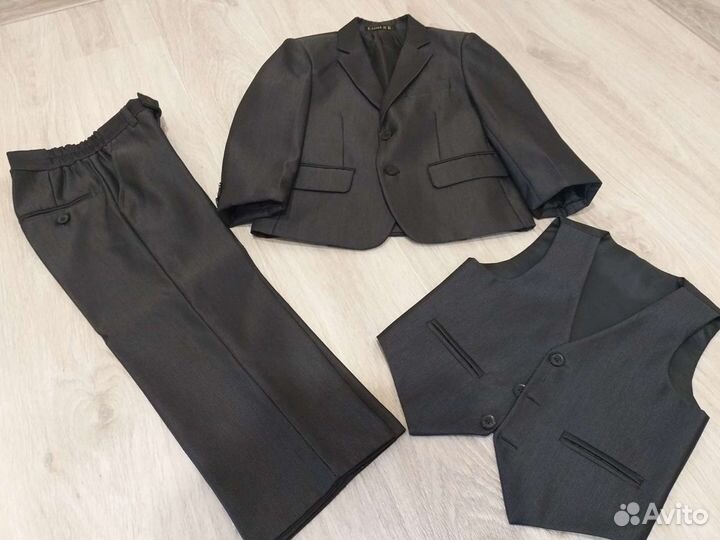 Костюм тройка