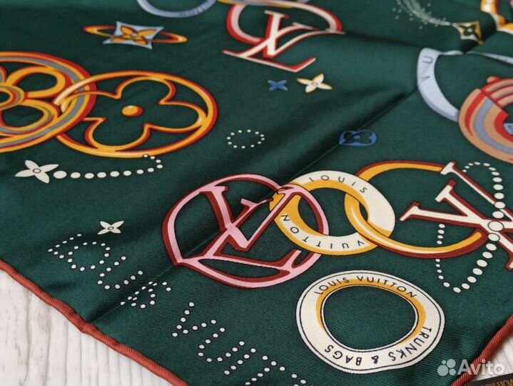 Платок зелёный LV шелк ручная подшивка 5 цв