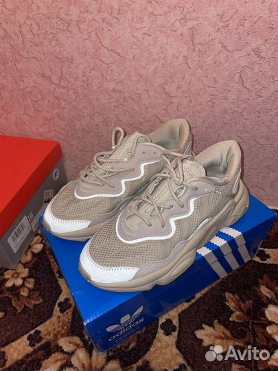 Кроссовки Adidas ozweego