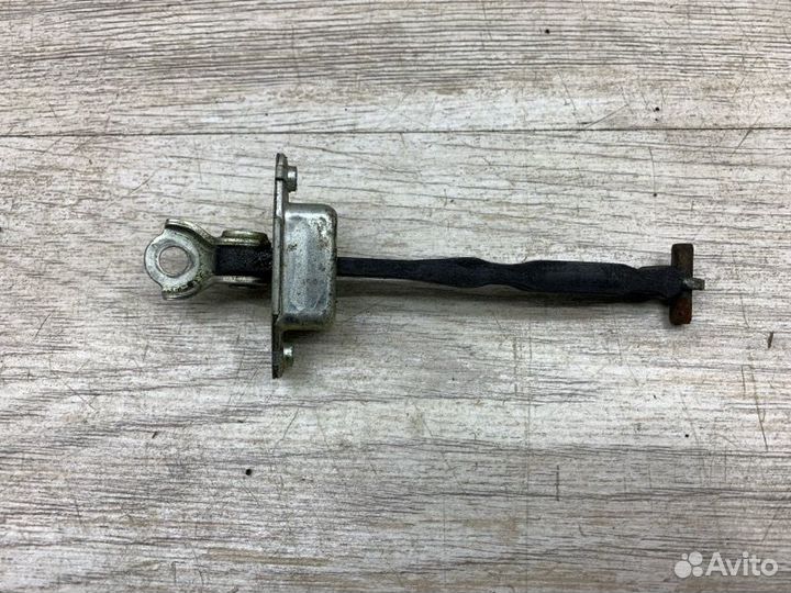 Ограничитель двери передний правый Suzuki Swift