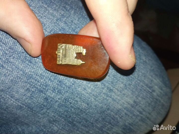 Брошь и брелок