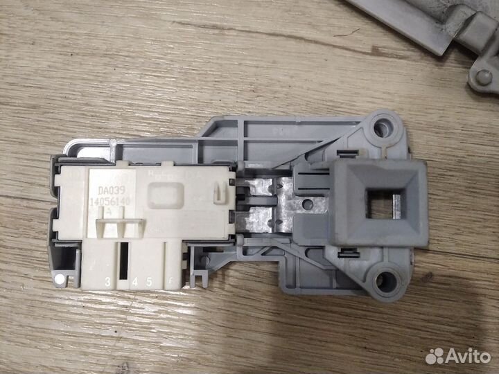 Замок люка на стиральную машину Электролюкс