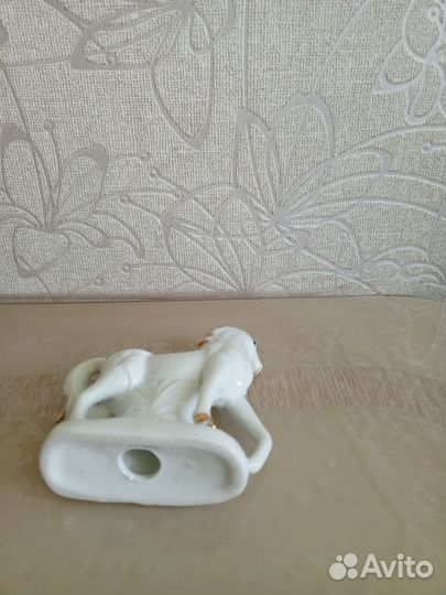 Статуэтка фарфор