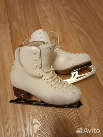 Коньки для фигурного катания Risport RF2 240