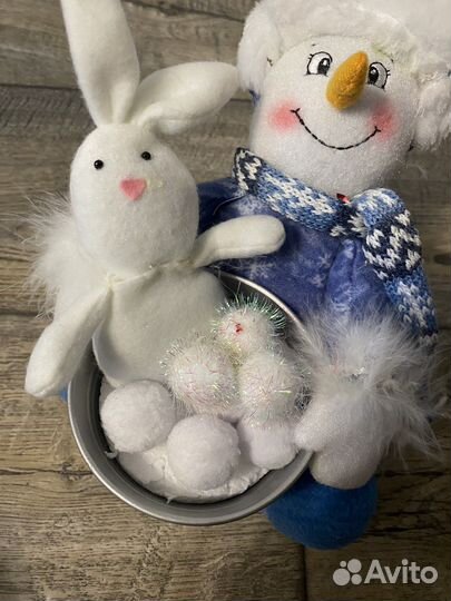 Новогодние игрушки и декор