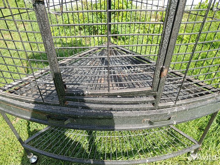 Клетка для большого попугая и клетки для кроликов