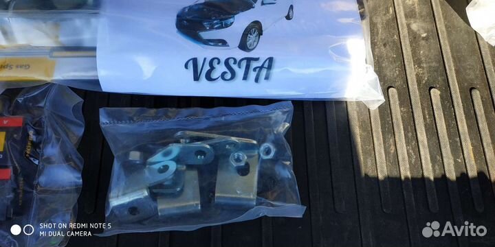 Упоры капота для Лада Веста, Хрей, Ларгус