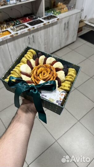 Подарочные наборы и букеты из сухофруктов