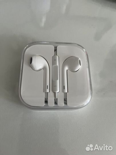 Оригинальные наушник EarPods с разъемом 3,5 мм