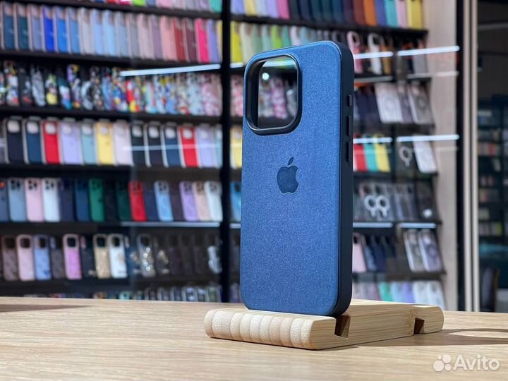 Чехол на iPhone 15 Pro FineWoven